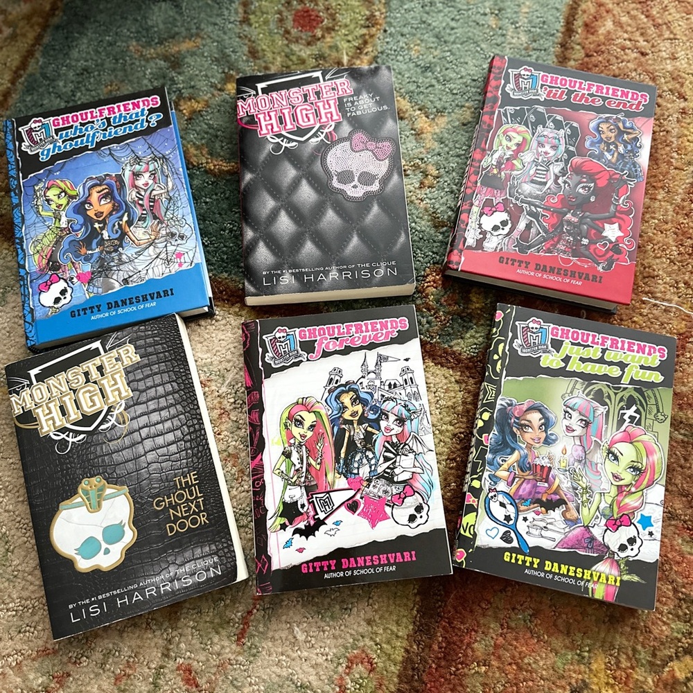 Monster high books in excellent condition